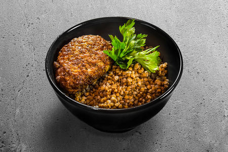 Гречневая каша с куриной котлетой