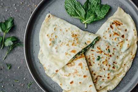 Гутабы с сыром и зеленью