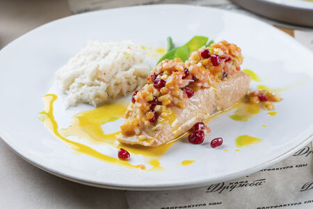 Лосось с фруктовой сальсой