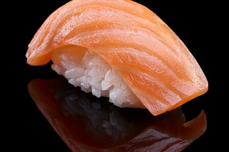 Нигири с лососем слабосоленым