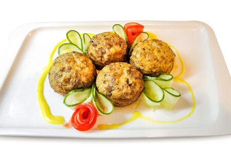 Шампиньоны, фаршированные фаршем и овощами