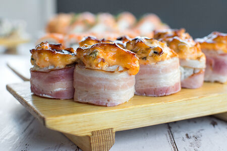 Запечённый ролл с беконом Беконс