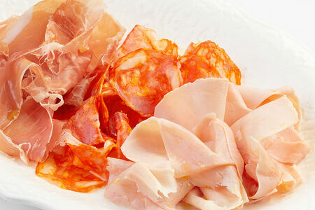 Мясные деликатесы