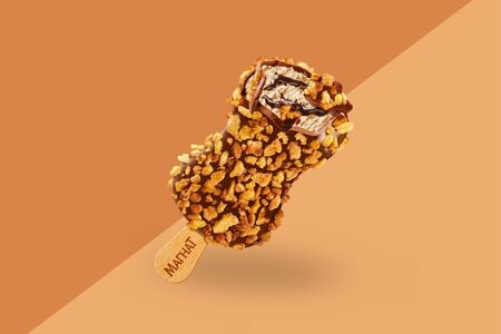 Эскимо Магнат брюнетка