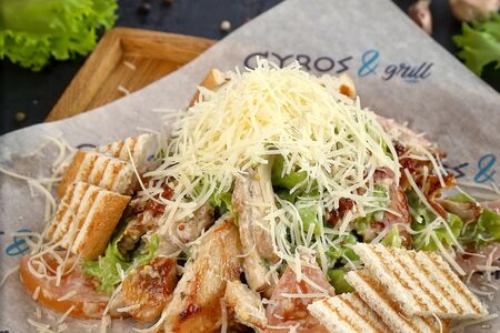 Салат Цезарь с курицей