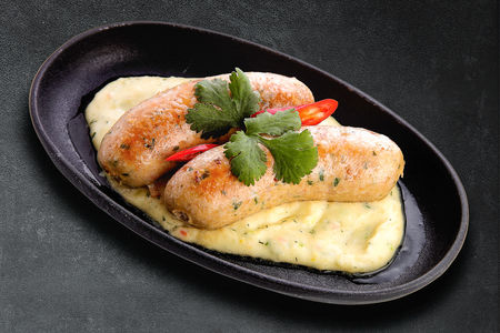 Фирменные колбаски из куриного филе и креветок с кедровыми орешками в азиатском стиле