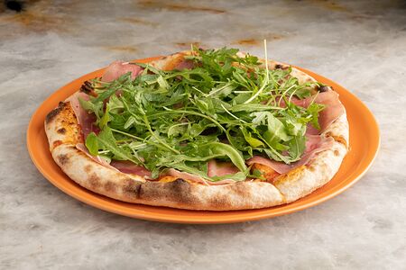 Пицца Крудо и Руккола