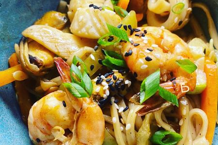 Вок с морепродуктами