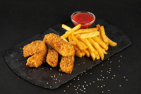 Наггетсы и стрипсы куриные с фри