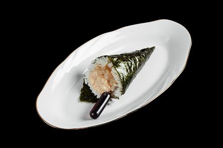 Хенд-ролл со спайси гребешком