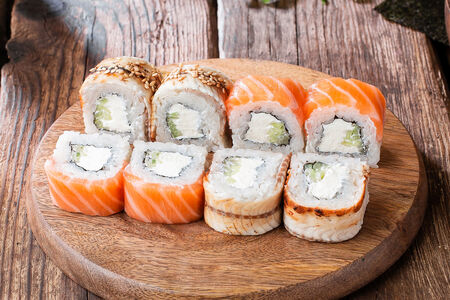 Ролл Филадельфия угорь-лосось Mix