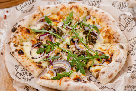 Пицца с белыми грибами