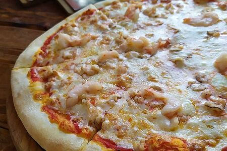 Пицца Маргарита с креветками