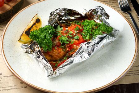 Запеченая форель с овощами в фольге