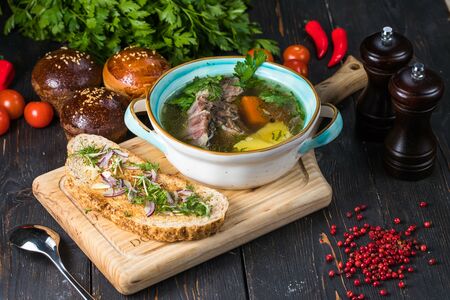 Бульон из говяжьей голени