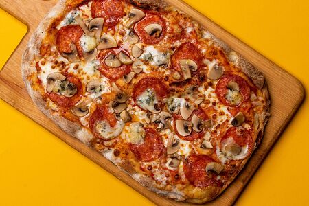 Римская пицца Трюфельная Пепперони большая