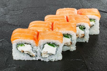 Ролл Окаяма