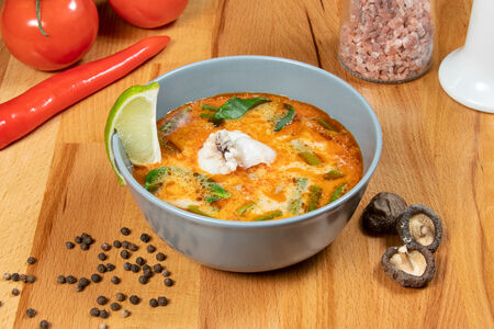 Тайский суп Том Ям с каракатицей