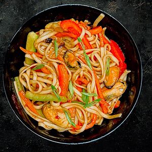 Wok с мидиями