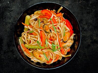 Wok с мидиями