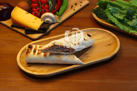 Шашлык из свинины в лаваше с овощами