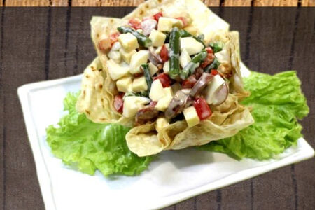 Салат фирменный в лаваше