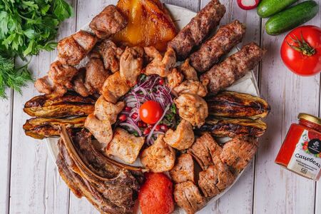 Ассорти шашлыков с овощами