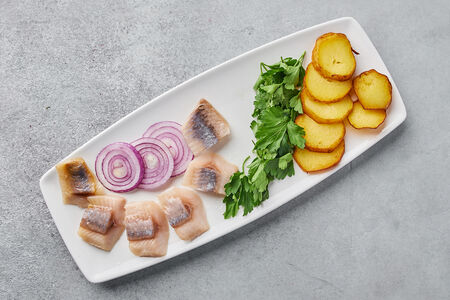 Сельдь с мини-картофелем