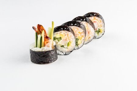 Ролл с темпурной креветкой