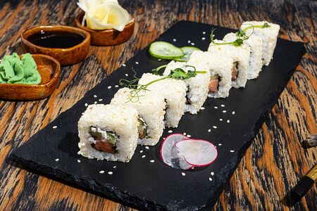 Лосось в кунжуте