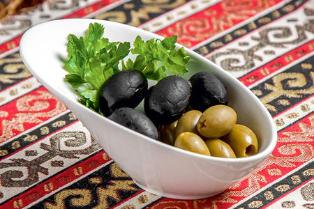 Греческие маслины и оливки