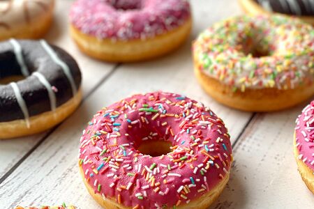 Донат клубничный