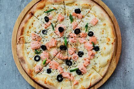 Пицца Лосось с маслинами 32см