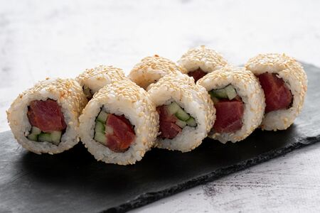 Ролл Острый с тунцом