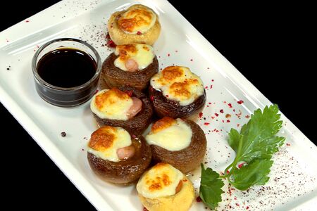 Шампиньоны с креветками и сыром