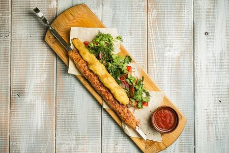 Кебаб из цыпленка с картофелем и сванской солью