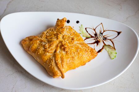 Говядина по-царски в слоёном тесте