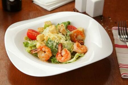 Цезарь с тигровыми креветками