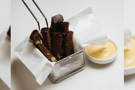 Гренки с чесночным соусом