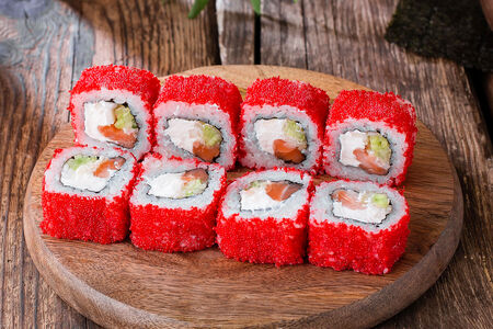 Ролл Калифорния с лососем