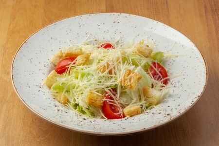 Салат Цезарь с курицей