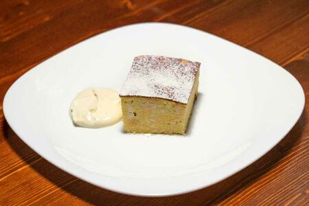 Запеканка творожная с изюмом