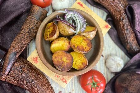 Молодой картофель на углях