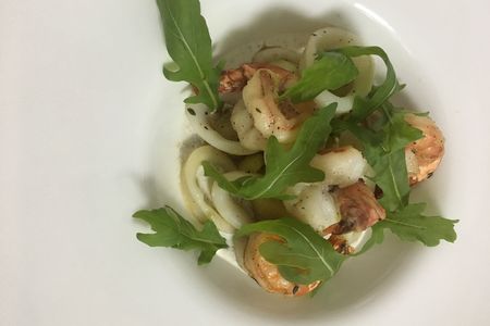 Кальмары и креветки по-командорски с трюфелем