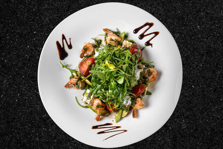 Салат Руккола с тигровыми креветками