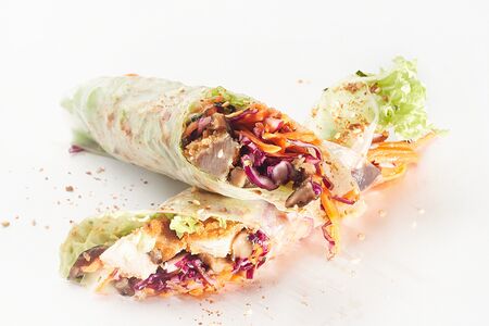 Спринг-роллы с цыплёнком и грибами шиитаки