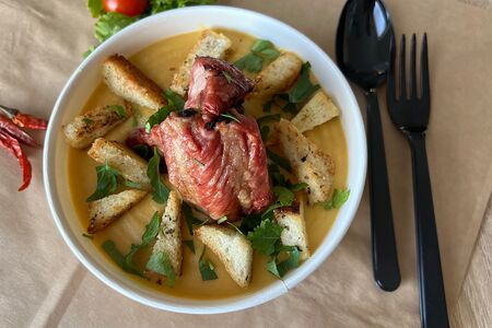 Гороховый суп-пюре с рёбрышками