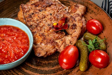 Бедро куриное гриль с овощами