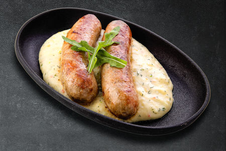 Фирменные колбаски из говядины со свининой с добавлением орехов кешью