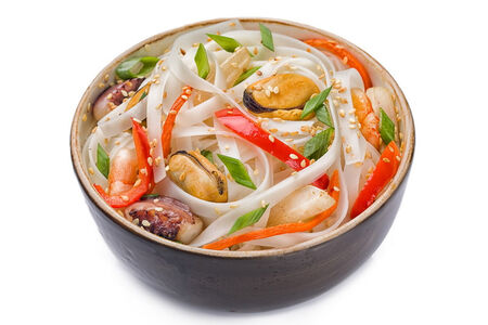 Рисовая лапша с морепродуктами